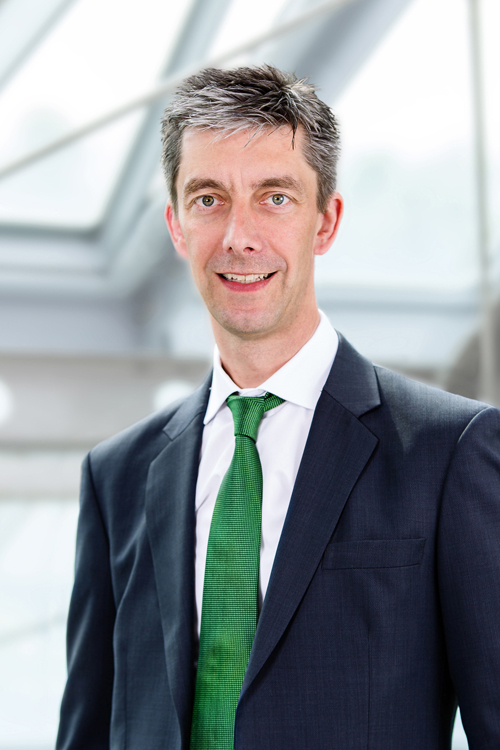 Aw 20517 Al Person Benz Christian Midres