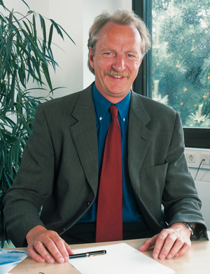 Aw 27526 Chairman Image 0 0 0