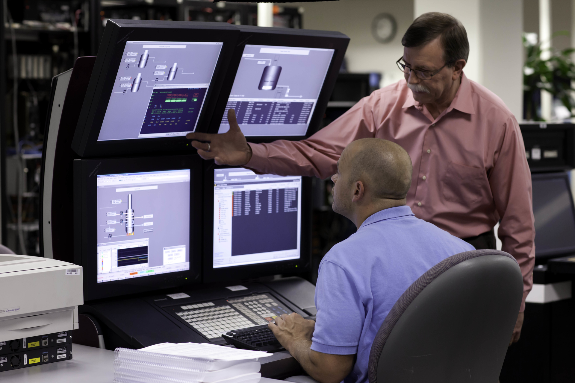 UniSim Field View is an interactive, navigable, panoramic view for realistic field operator training.