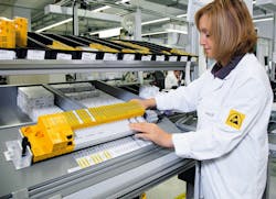 Aw 82032 Pilz F Press Employee Production Pss 4000 Cold1 2015 06 Web Aw 82032 Pilz F Press Employee Production Pss 4000 Cold1 2015 06 Web