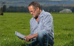 Aw 140042 Schneider Scadafarm1 Web Aw 140042 Schneider Scadafarm1 Web