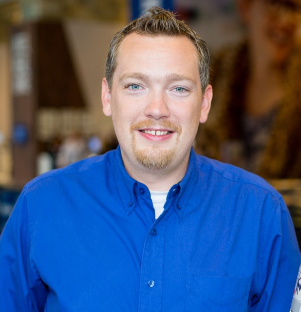 Choosing Between Cobots and Industrial Robots