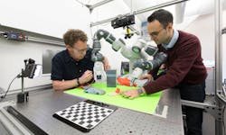 Picking up objects of different sizes, shapes and weights is a tall order for robots. At the University of California, Berkeley, Professor Ken Goldberg (left) and Siemens&rsquo; Juan Aparicio analyze a robot&rsquo;s ability to perform grasping motions downloaded from the cloud.