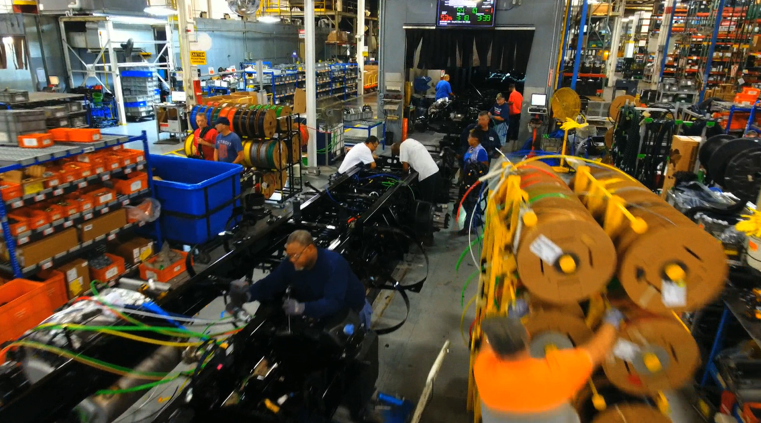 Daimler&rsquo;s truck assembly plant includes 1,500 ft chassis assembly lines with more than 125 workstations on each.