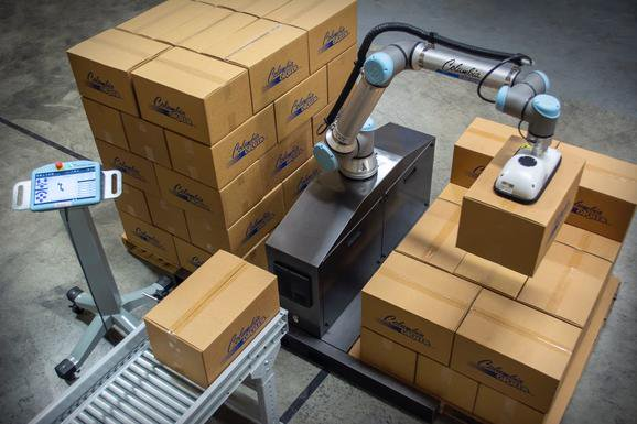 Columbia/Okura's miniPAL is a mobile collaborative palletizing product that integrates Universal Robot&rsquo;s UR10e.