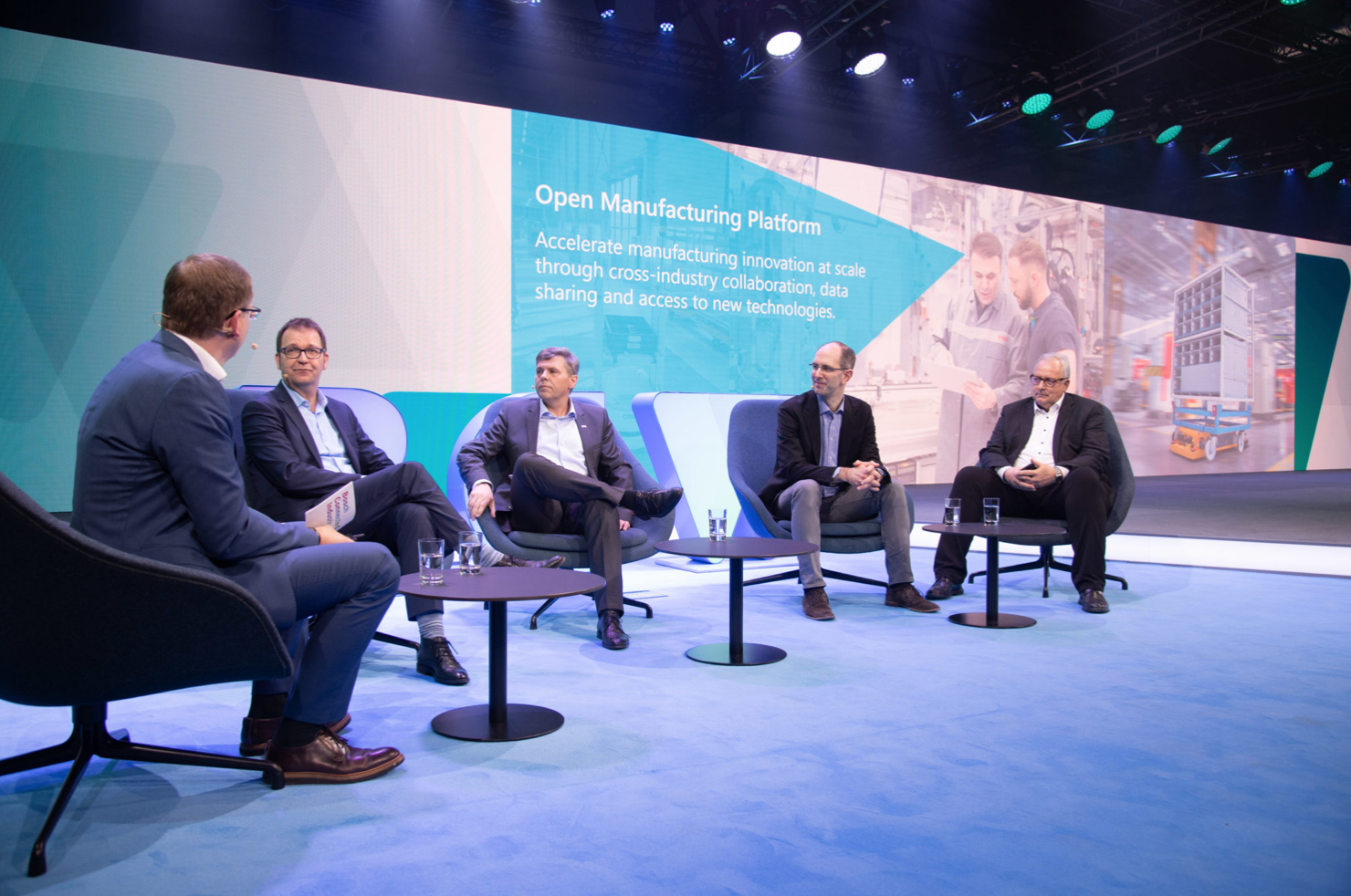 Sven Hamann, SVP Bosch Connected Industry; Ralf Waltram, vice president IT Systems Production and Logistics, BMW Group; Dr.-Ing. Michael Bolle, member of the board of management, Bosch Group; Scott Guthrie, EVP Cloud & AI, Microsoft; Werner Balandat, head of production management, ZF Friedrichshafen AG
