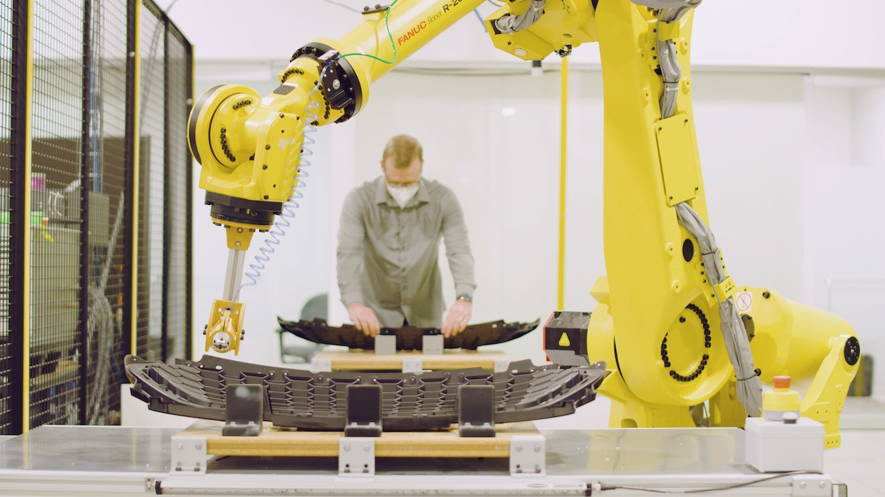 运算符加载站应用FreeMove和Fanuc机器人