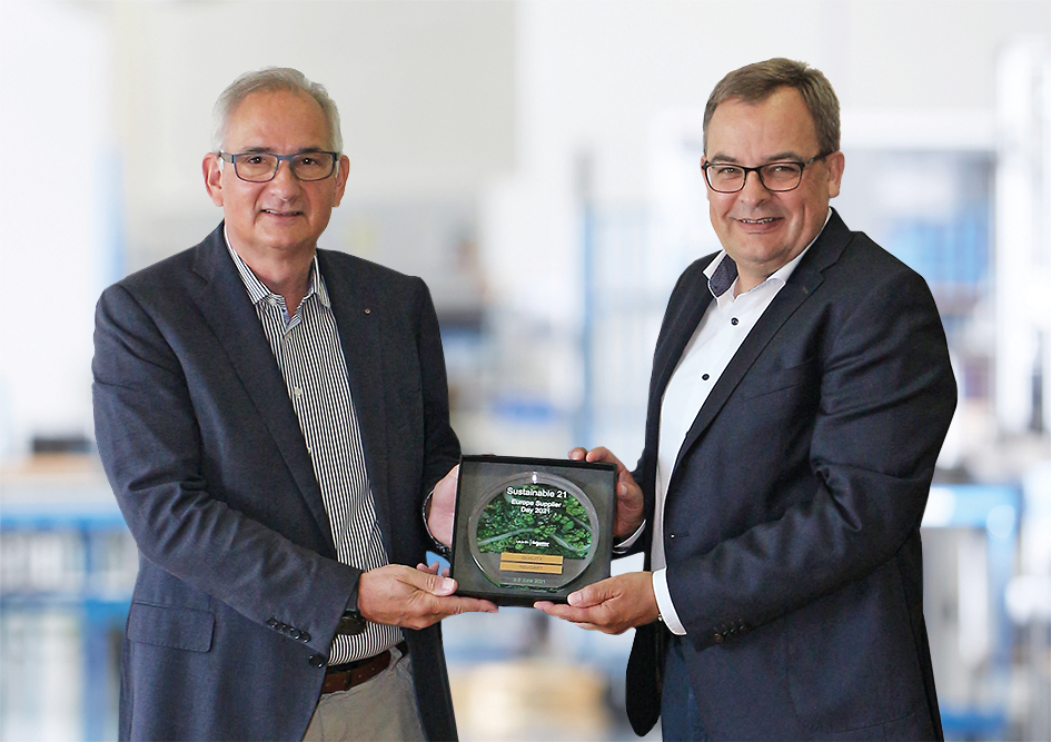 Schneider Electric presented Neugart with this year's 'Schneider Electric Supplier Award' in the 'Quality' category. The two Managing Directors, Bernd Neugart (right) and Thomas Herr, accepted the award at a virtual event. (Source: Neugart GmbH)