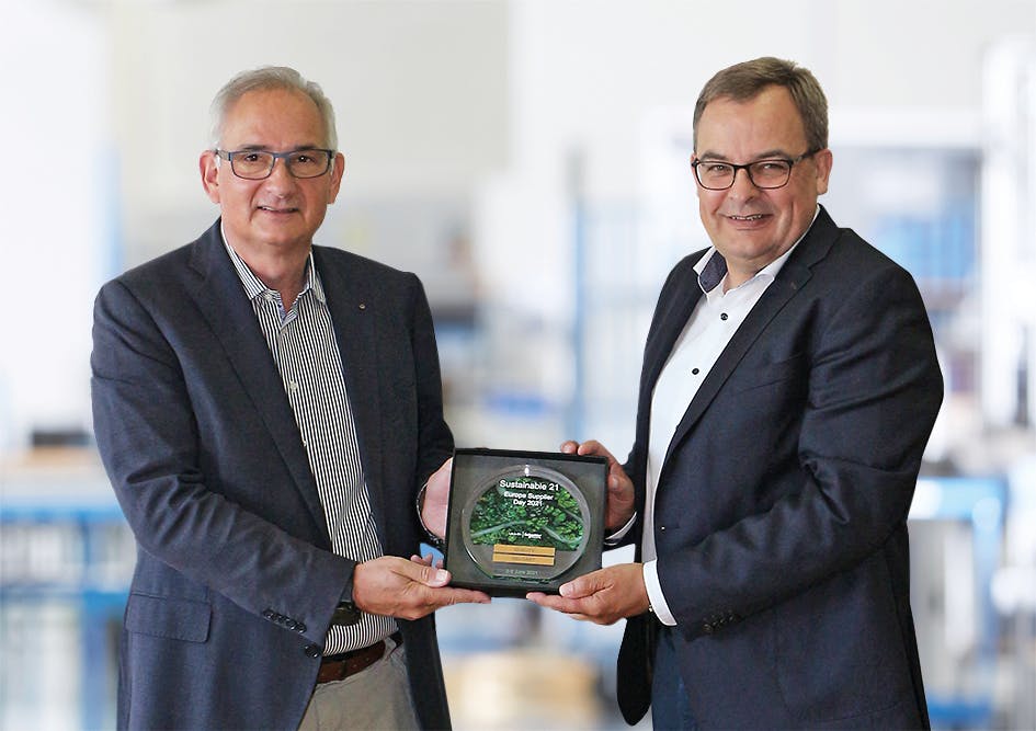 Schneider Electric presented Neugart with this year&apos;s &apos;Schneider Electric Supplier Award&apos; in the &apos;Quality&apos; category. The two Managing Directors, Bernd Neugart (right) and Thomas Herr, accepted the award at a virtual event. (Source: Neugart GmbH)