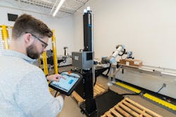Universal Robots’ new UR10e (with a 12.5kg payload) powers Robotiq’s palletizing sysem. Universal Robots’ new UR10e (with a 12.5kg payload) powers Robotiq’s palletizing sysem.