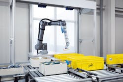 The robot picks up unknown products from bulk material and places them in the target container - 300-500 parts/h depending on the gripping object.