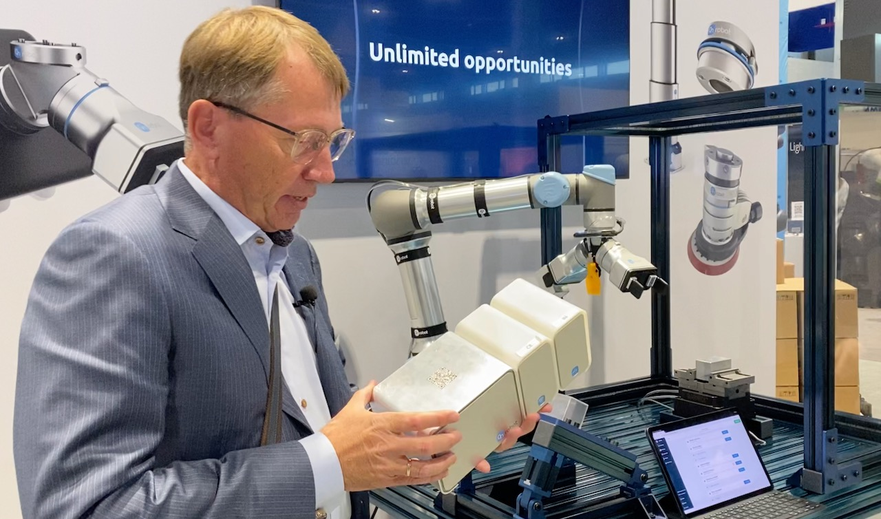 Enrico Krog Iversen, CEO of OnRobot, demonstrates the D:Ploy system at IMTS 2022.