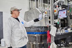 In the new paint plant, tablets replaced paper instructions and work orders. (© Pierre Charbonneau, 2022) In the new paint plant, tablets replaced paper instructions and work orders. (© Pierre Charbonneau, 2022)