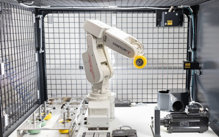 Fraunhofer Institute used a Mitsubishi Electric robotic arm, an optical laser scanner and a controller equipped with AI software to develop an AI-driven grinding system for Düspohl, a German manufacturer of wrapping machines. Source: Frauenhofer Institute