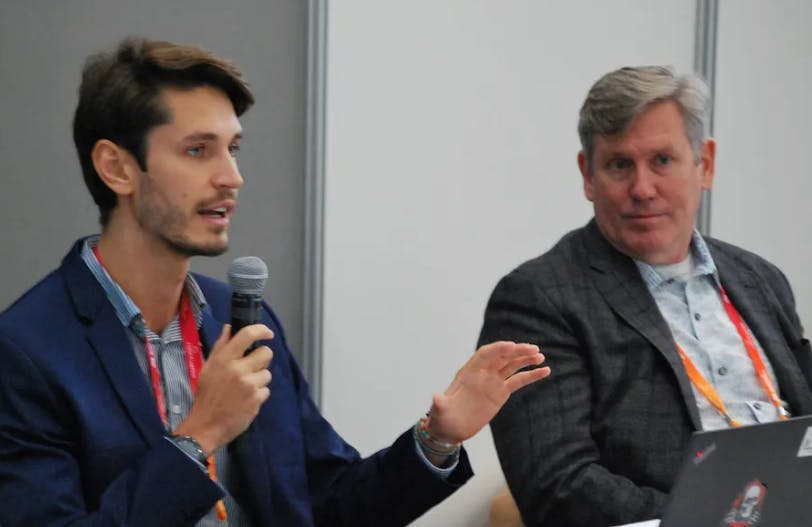 (left) Rodrigo Alves, manager at Kalypso and Tom O&rsquo;Reilly, vice president of sustainability at Rockwell Automation.