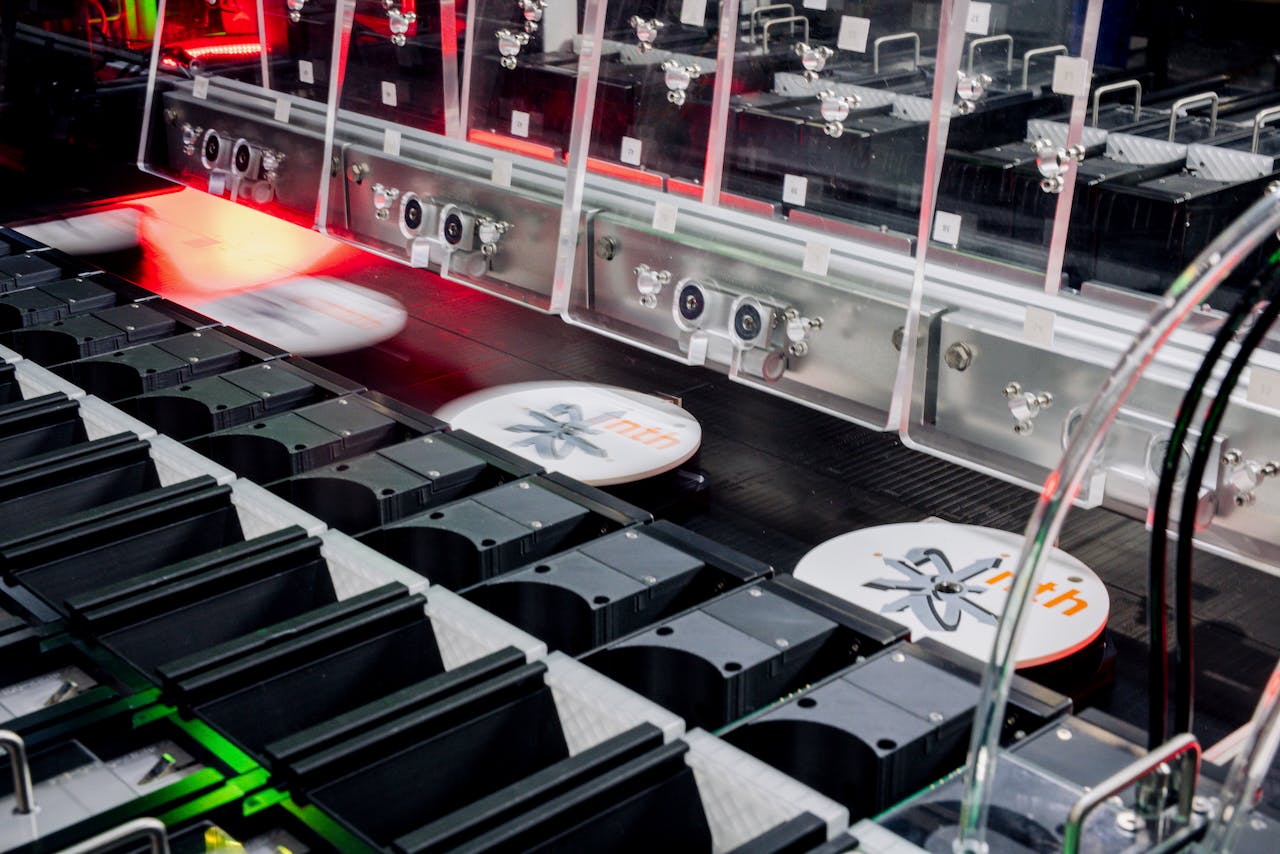 18 XPlanar movers on the assembly machine built by Automation NTH