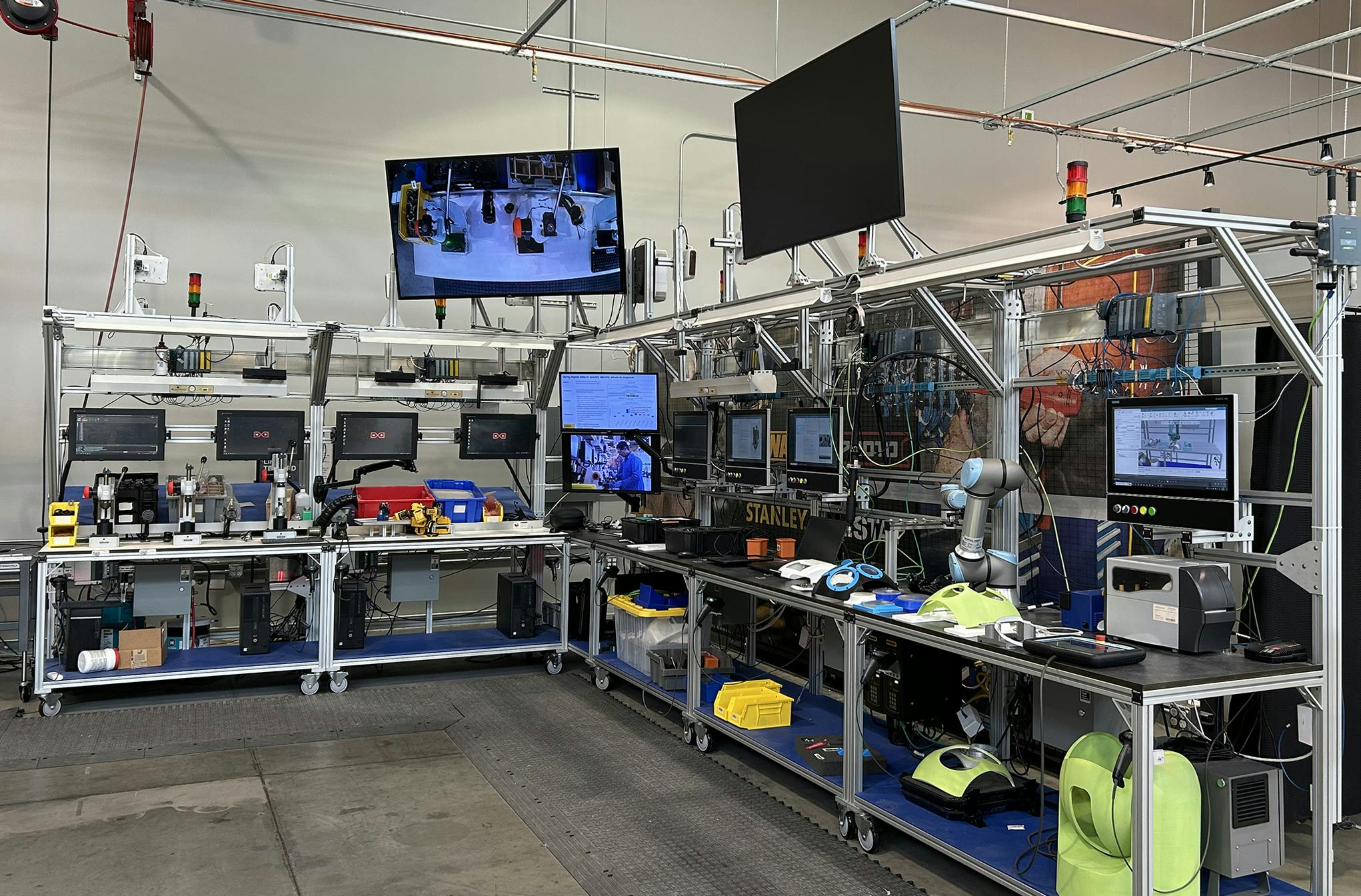 The assembly test bed at MxD showcasing the Siemens/Betacom 5G network.