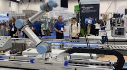 Movotrak 7th axis with Universal Robot's cobot Movotrak 7th axis with Universal Robot's cobot